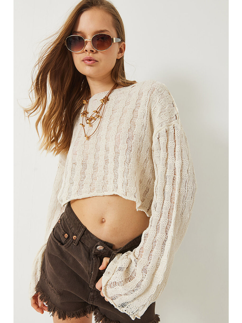 Bej Kadın Kayık Yaka Uzun Kollu Ajurlu Örgü Oversize Crop Bluz-3