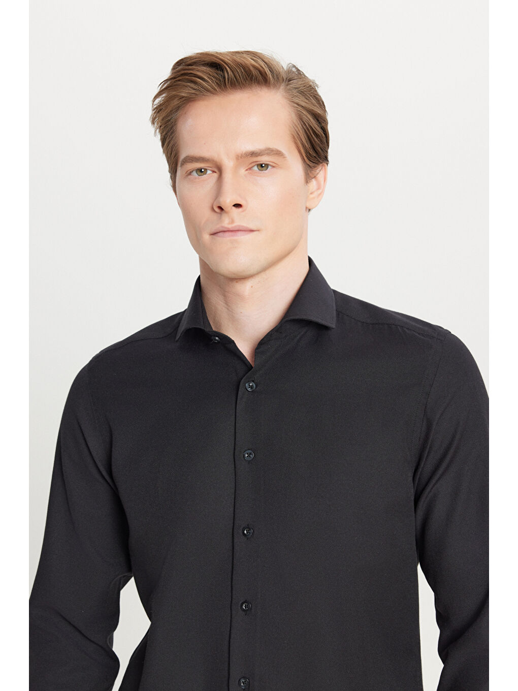 Erkek Siyah Pamuklu Oxford Tailored Slim Fit Dar Kesim Küçük İtalyan Yaka Armürlü Gömlek-3