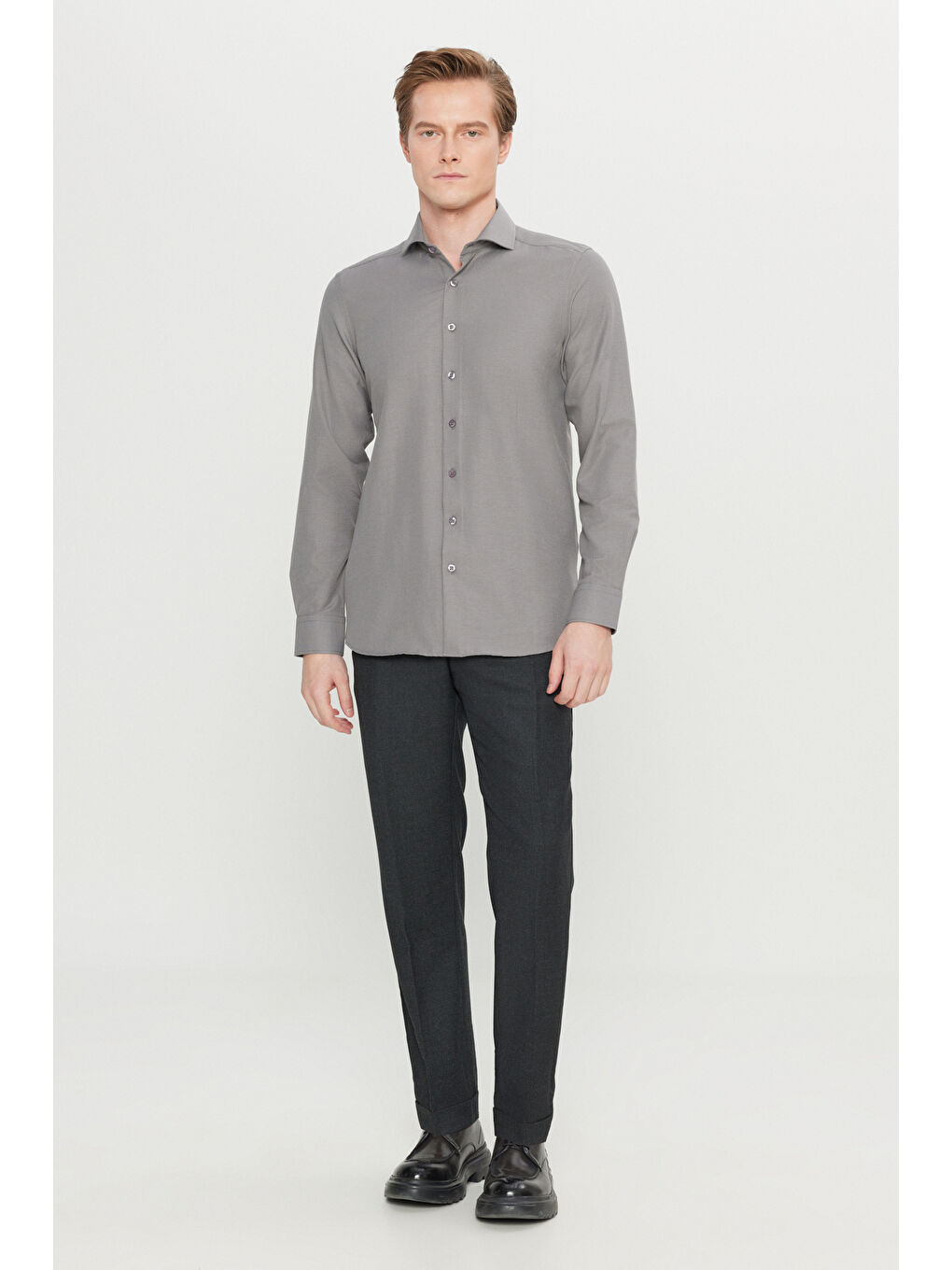 Erkek Gri Pamuklu Oxford Tailored Slim Fit Dar Kesim Küçük İtalyan Yaka Armürlü Gömlek-1