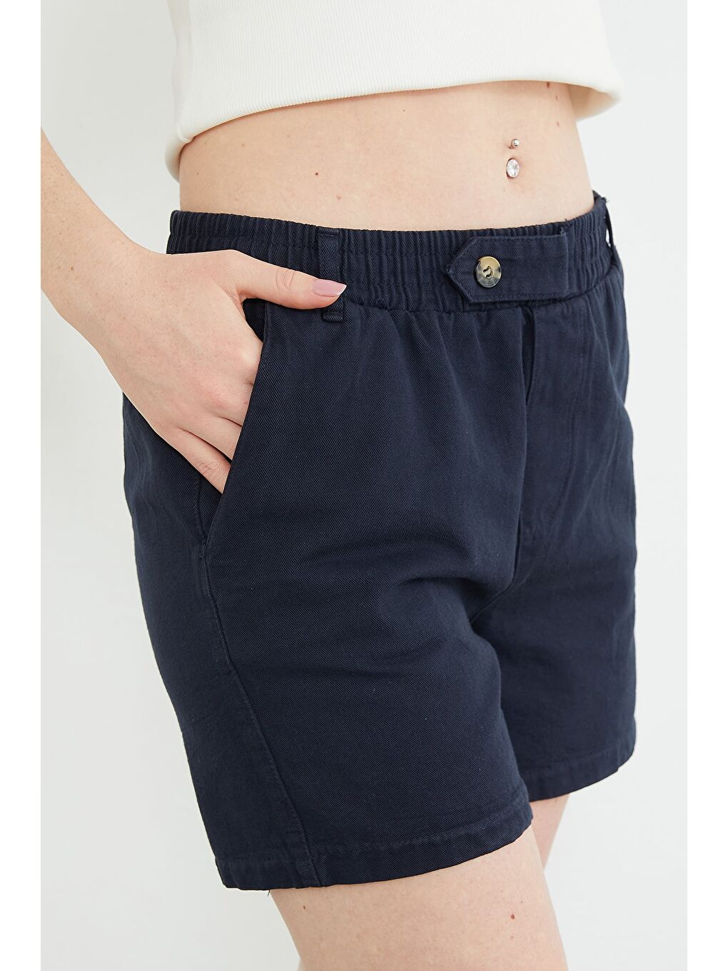 Lacivert Beli Lastikli Düğme Detaylı Gabardin Şort-4