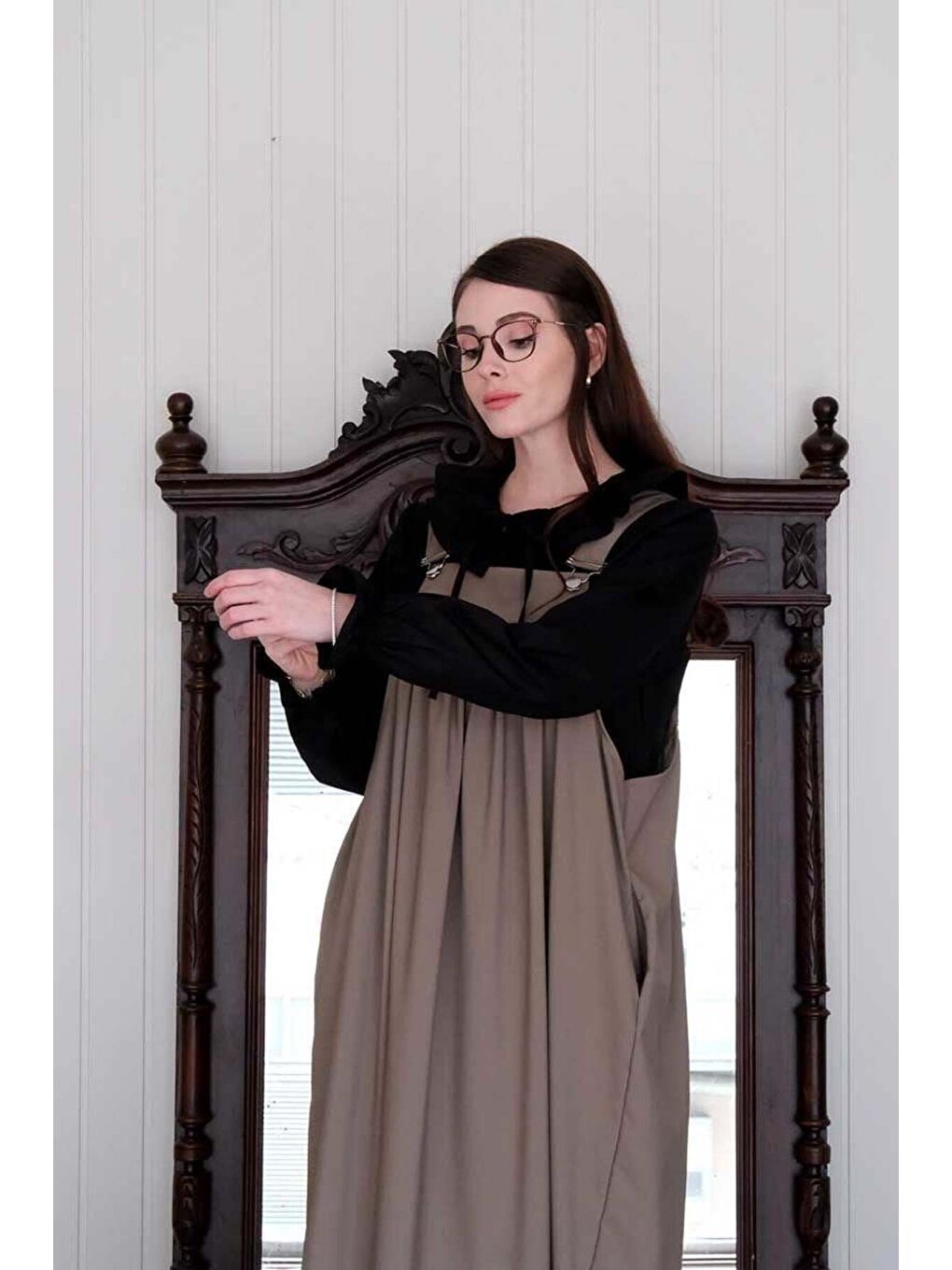 Siyah Bebe Yaka Fiyonklu Gömlek-1