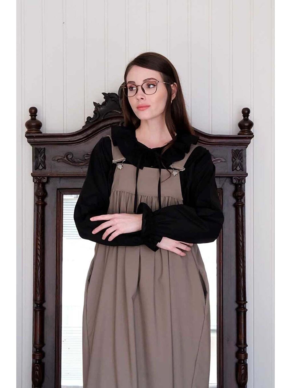 Siyah Bebe Yaka Fiyonklu Gömlek-2