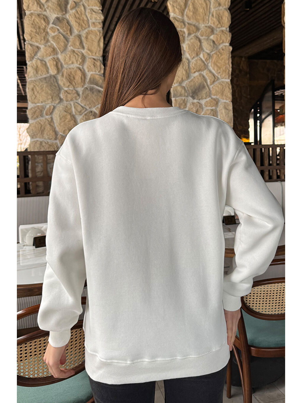 Beyaz Kadın Leopar Nakışlı Üç İplik Şardonlu Sweatshirt-3