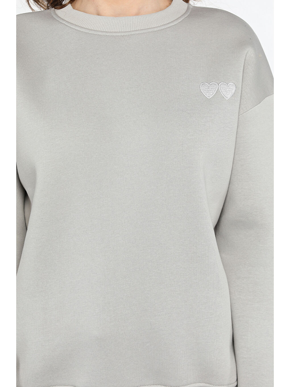 Gri Kalp Nakışlı Üç İplik Şardonlu Kadın Sweatshirt-3