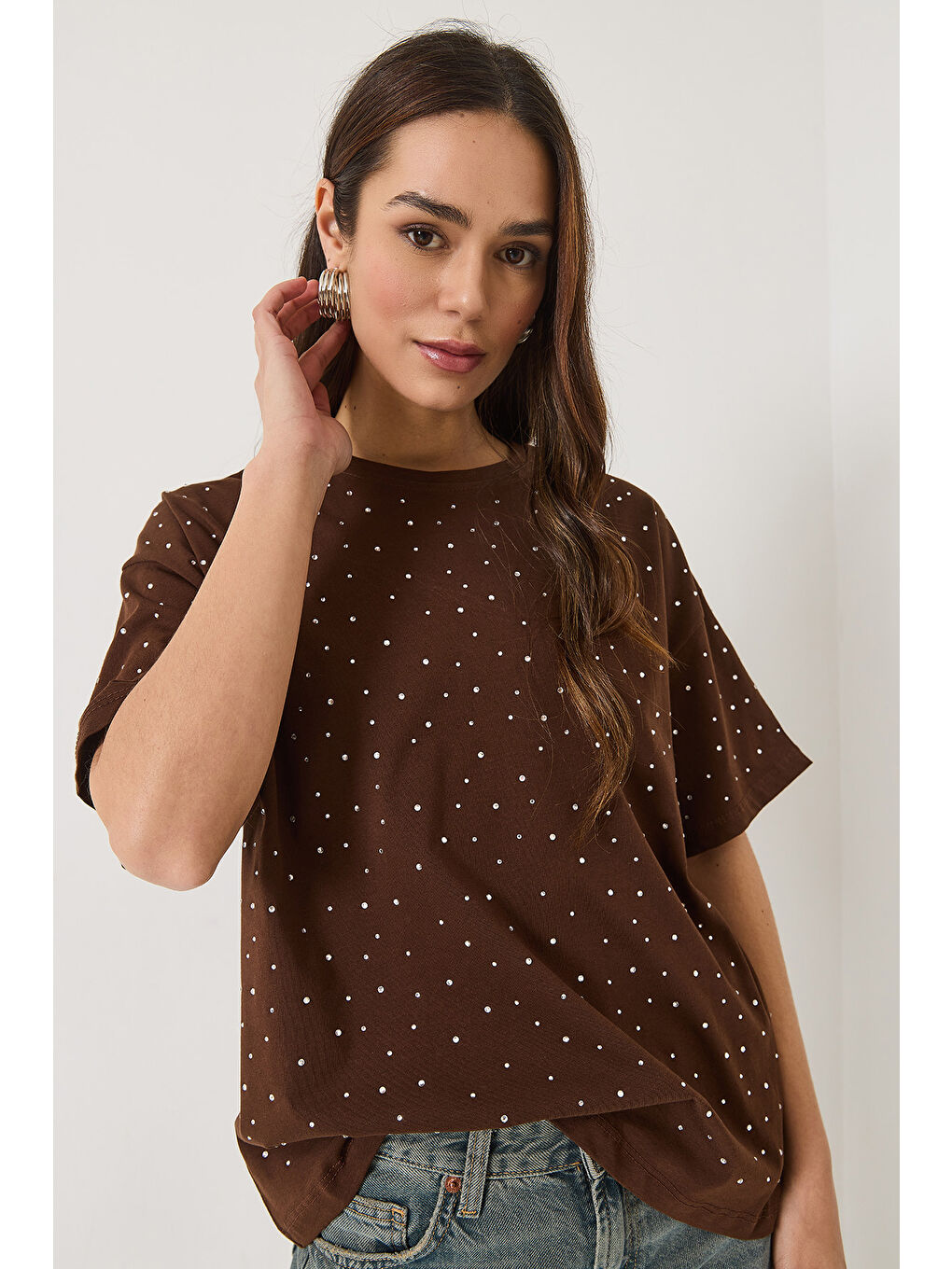 Kahverengi Kadın Pul Detaylı Bisiklet Yaka Kısa Kollu T-Shirt-1