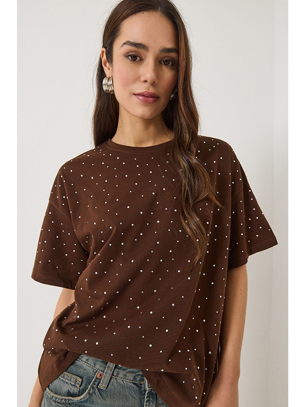 Kahverengi Kadın Pul Detaylı Bisiklet Yaka Kısa Kollu T-Shirt-2