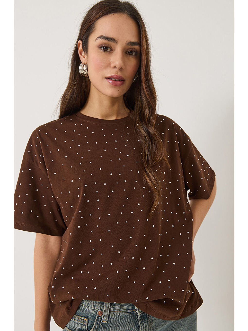 Kahverengi Kadın Pul Detaylı Bisiklet Yaka Kısa Kollu T-Shirt-3