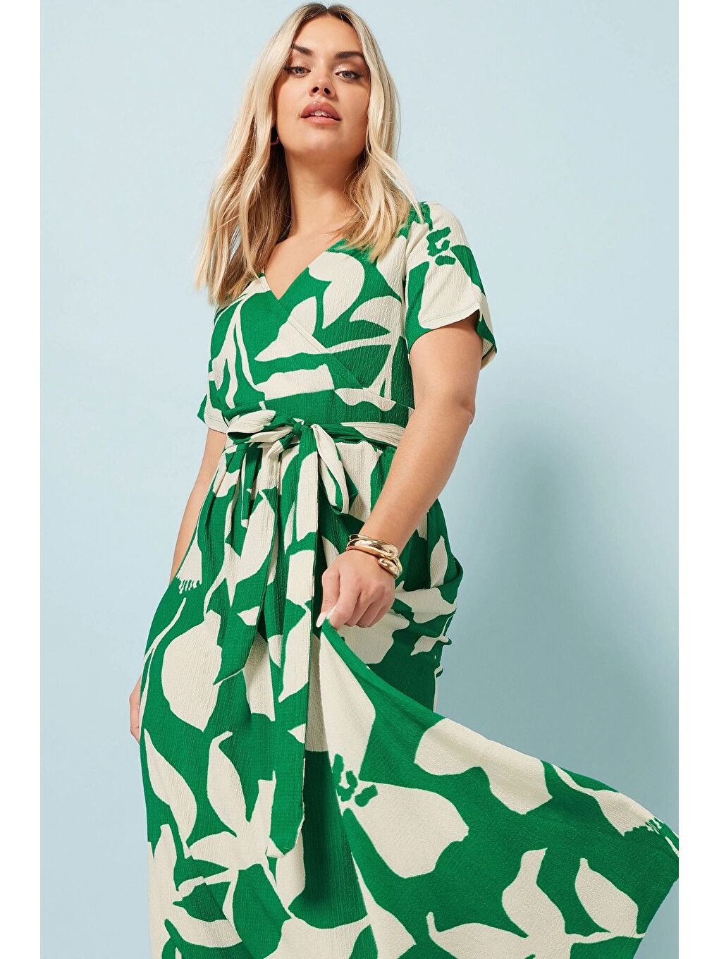 Yeşil Büyük Beden V Yaka Çiçek Desenli Bürümcük Kumaş Elbise 304074-1