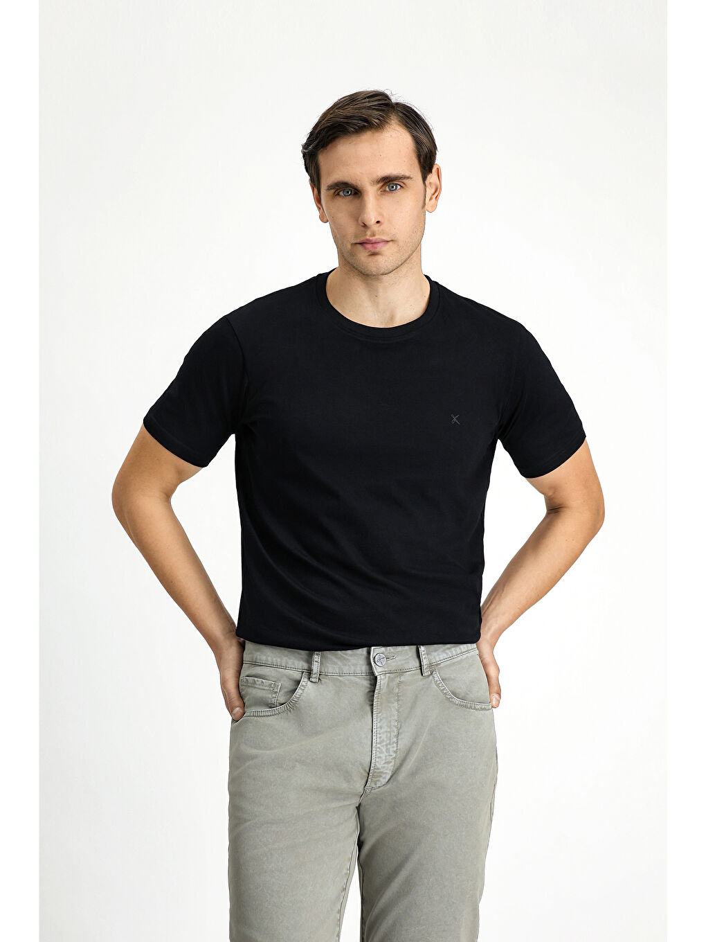 Siyah Bisiklet Yaka Slim Fit Dar Kesim Pamuk %100 Pamuk Tişört-1