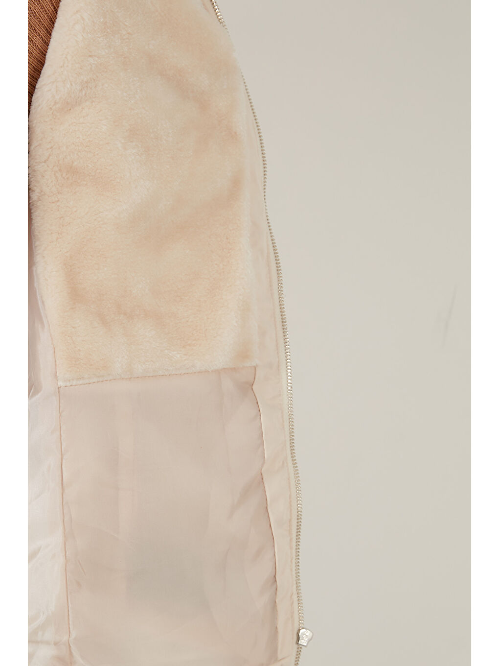 Ekru Pelüş Astarlı Slim Fit Suni Kürklü Çıkarılabilir Kapüşonlu Cepli Kadın Mont 497ADELE-5