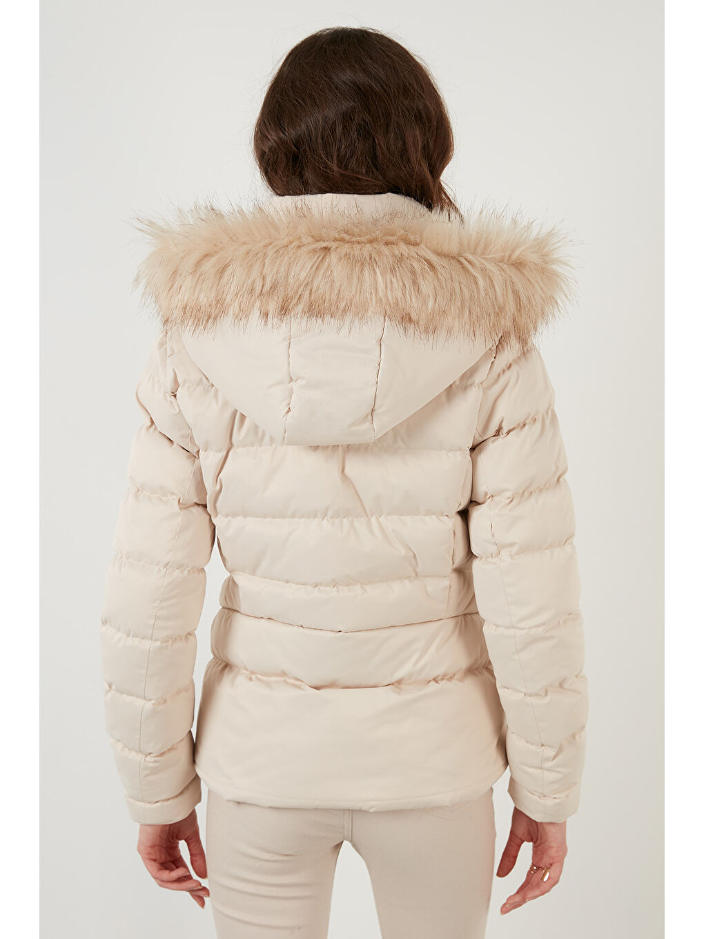 Ekru Pelüş Astarlı Slim Fit Suni Kürklü Çıkarılabilir Kapüşonlu Cepli Kadın Mont 497ADELE-6