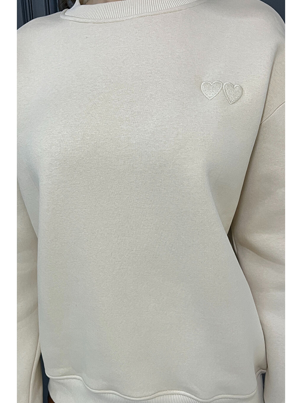 Bej Kalp Nakışlı Üç İplik Şardonlu Kadın Sweatshirt-2