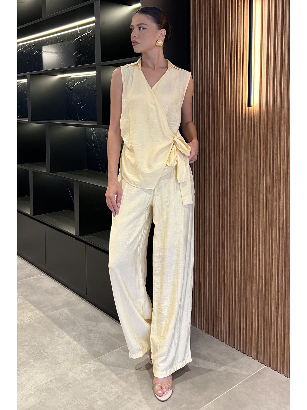 Sarı Kadın Kruvaze Yaka Bağlama Detaylı Bluz Pantolon İkili Takım