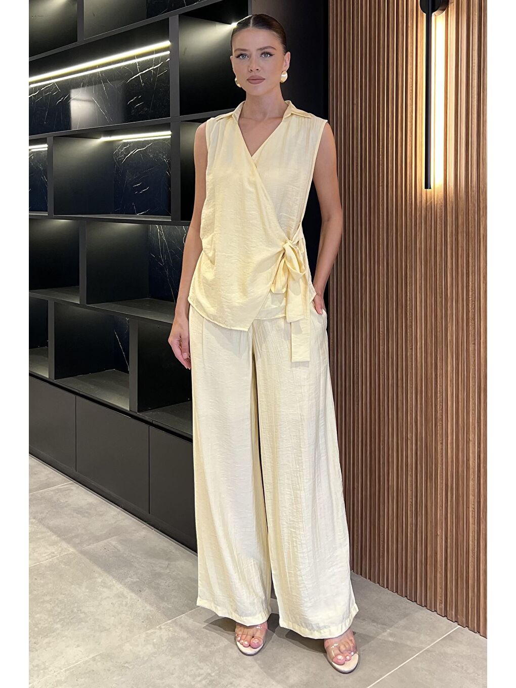 Sarı Kadın Kruvaze Yaka Bağlama Detaylı Bluz Pantolon İkili Takım-1