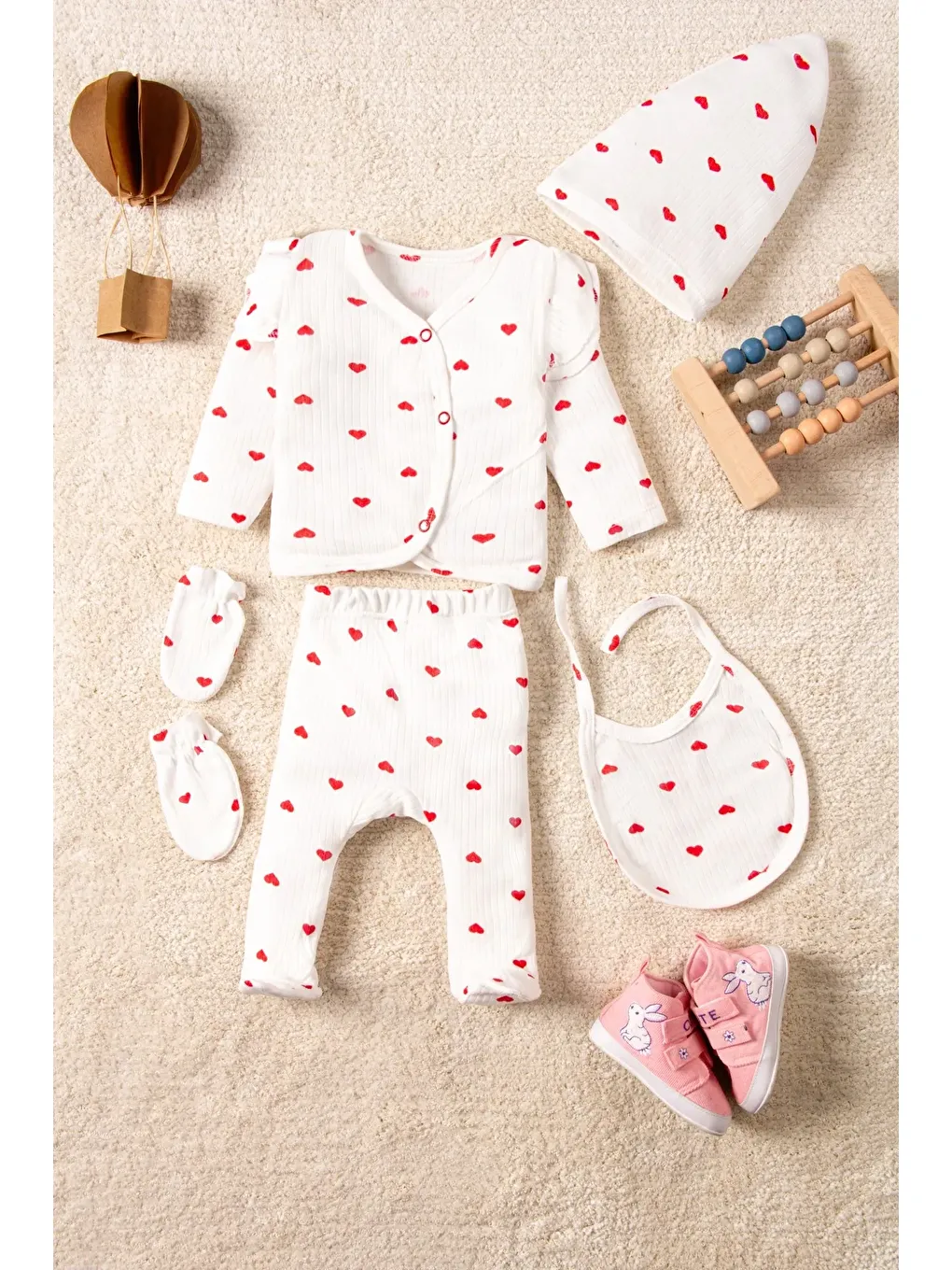 Beyaz Kalp Desenli 5 Parça Hastane Çıkışı