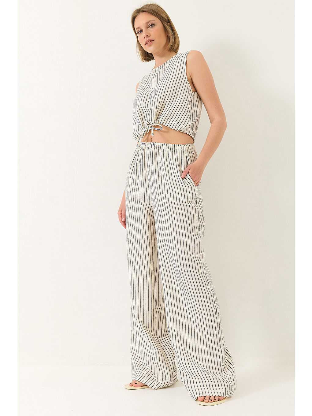 Ekru Kadın Bağlamalı Crop Yelekli Yüksek Bel Palazzo Pantolonlu Çizgili Müslin Takım