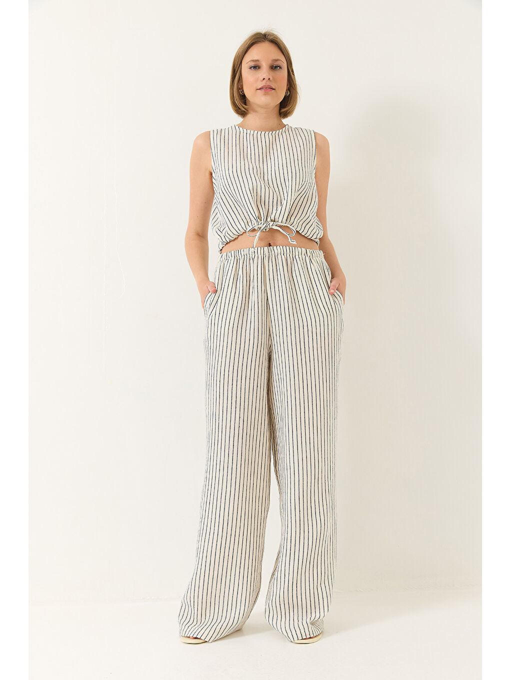 Ekru Kadın Bağlamalı Crop Yelekli Yüksek Bel Palazzo Pantolonlu Çizgili Müslin Takım-2