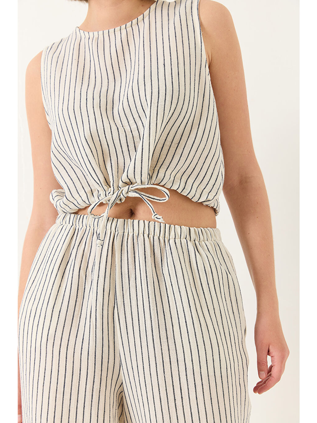 Ekru Kadın Bağlamalı Crop Yelekli Yüksek Bel Palazzo Pantolonlu Çizgili Müslin Takım-4
