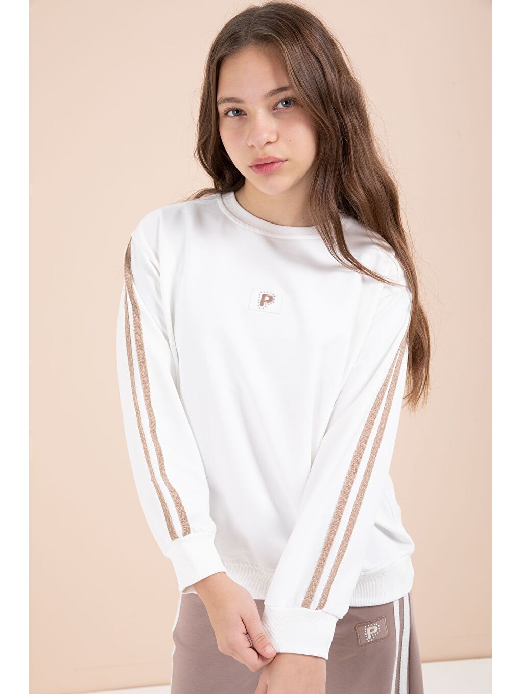 Kahverengi Şerit Detaylı Geniş Paça Nakışlı Kız Oversize Eşofman Takımı 23455-1