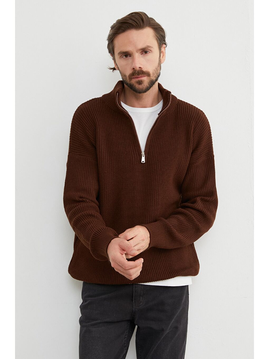 Kahverengi Yarım Fermuarlı Dik Yaka Kazak-2