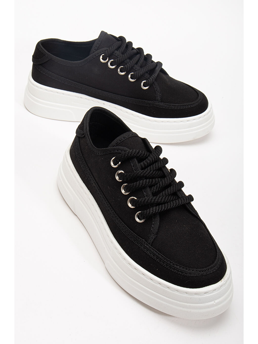 Kadın Siyah Poli Taban Keten Halat Bağcıklı Spor Ayakkabı