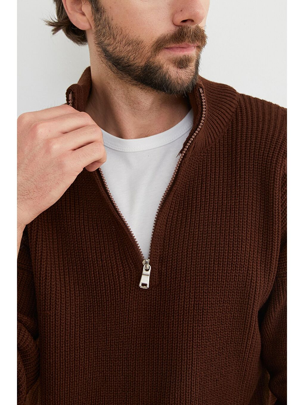 Kahverengi Yarım Fermuarlı Dik Yaka Kazak-3