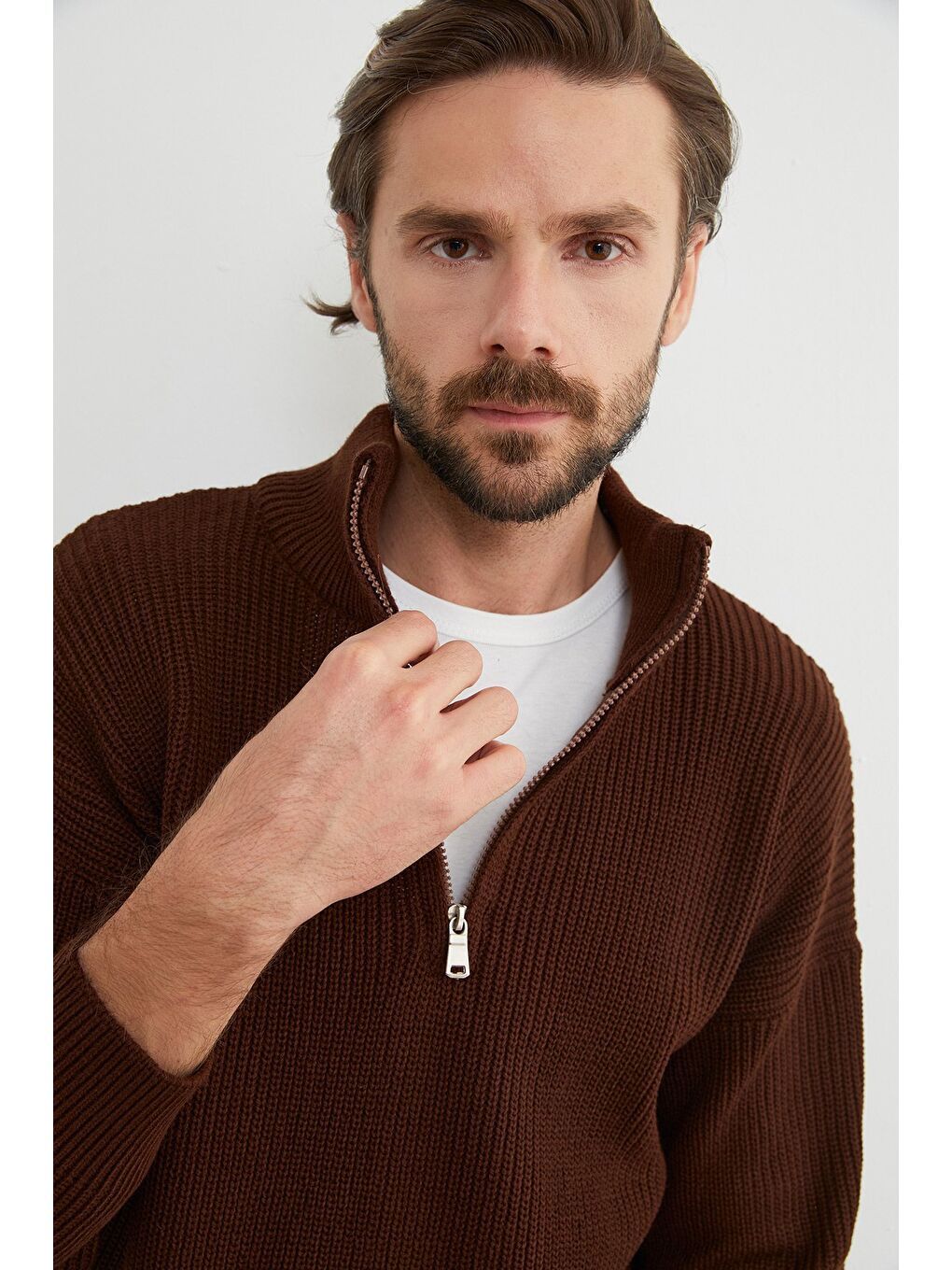 Kahverengi Yarım Fermuarlı Dik Yaka Kazak-4