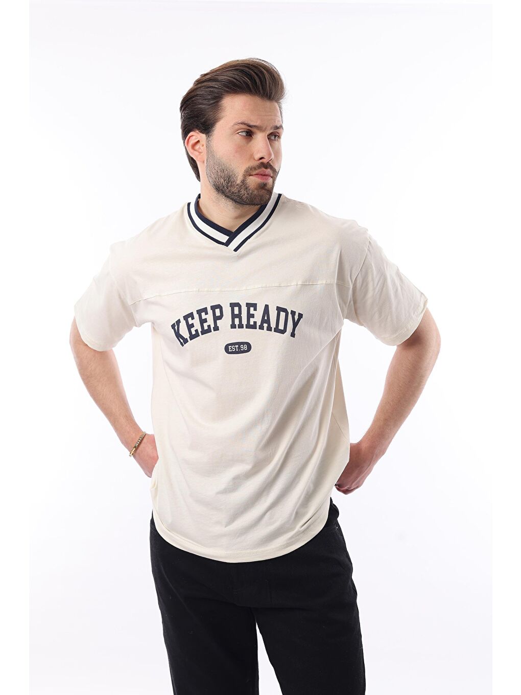 Ekru V Yaka Baskılı Kısa Kollu Overfit %100 Pamuk Tişört 7039-1