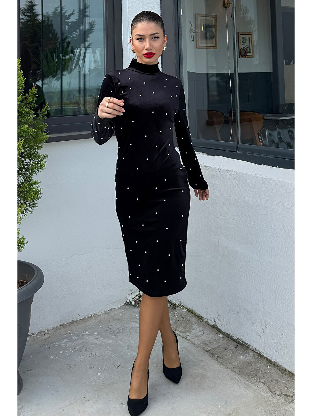 Siyah Kadın İncili Elastanlı Kadife Elbise