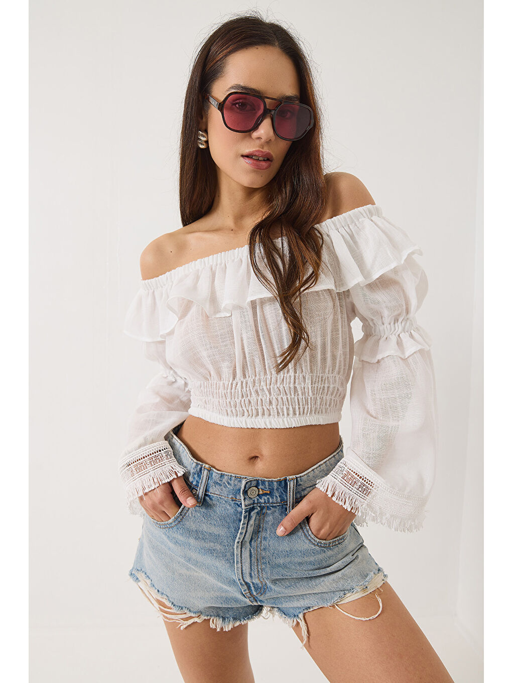 Beyaz Kadın Madonna Yaka Fırfır Detaylı Flamlı Keten Crop Bluz-2