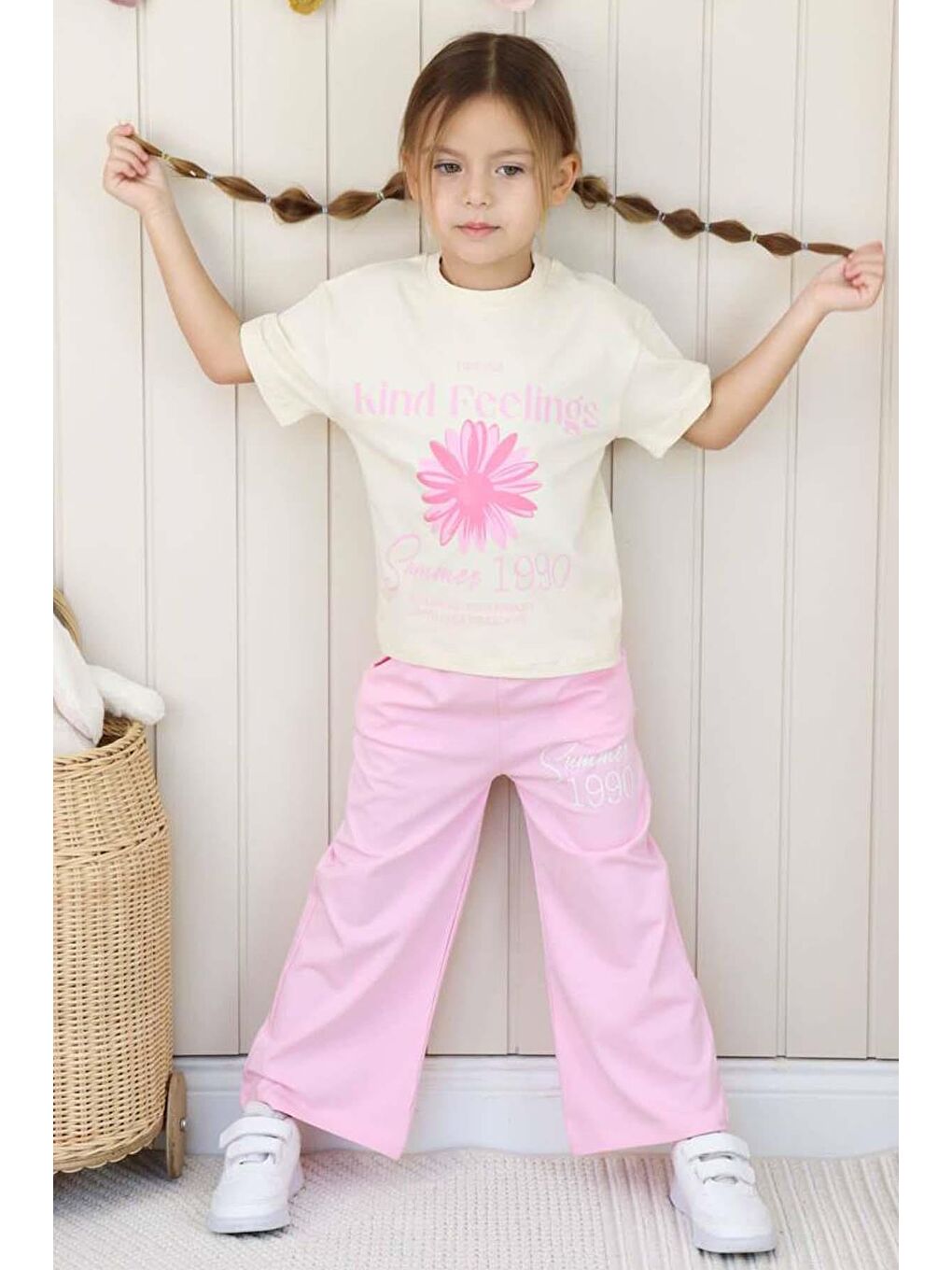 Kız Çocuk Üzeri Papatya Detaylı Ve Feeling Baskılı T-shirt Pembe Salaş Pantolon Alt Üst Takım-1