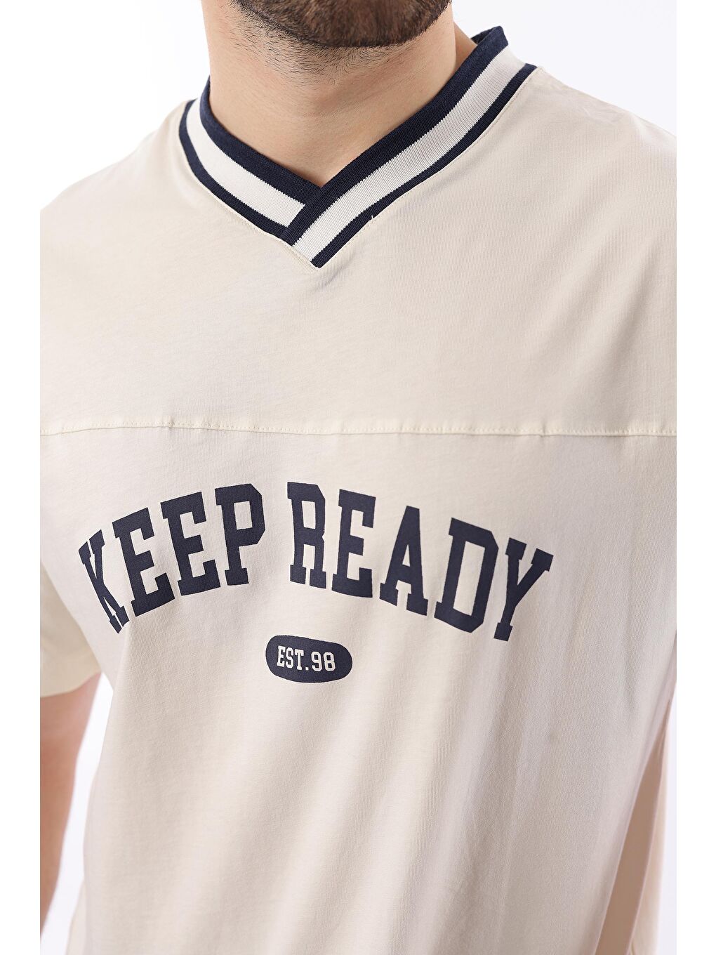 Ekru V Yaka Baskılı Kısa Kollu Overfit %100 Pamuk Tişört 7039-2