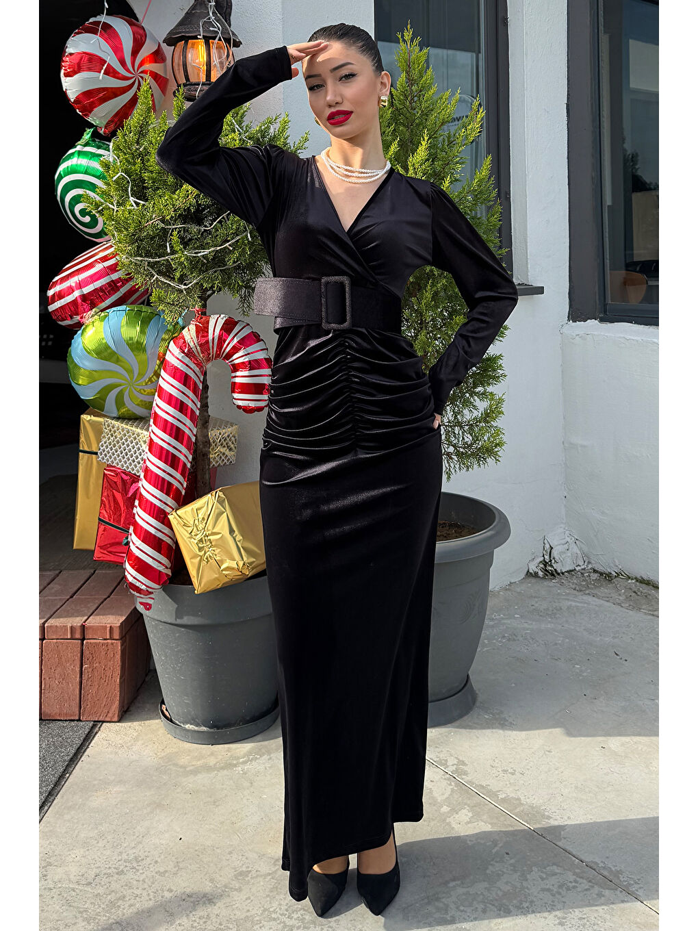 Siyah Kadın Kruvaze Yaka Ön Büzgülü Kemer Detaylı Kadife Elbise