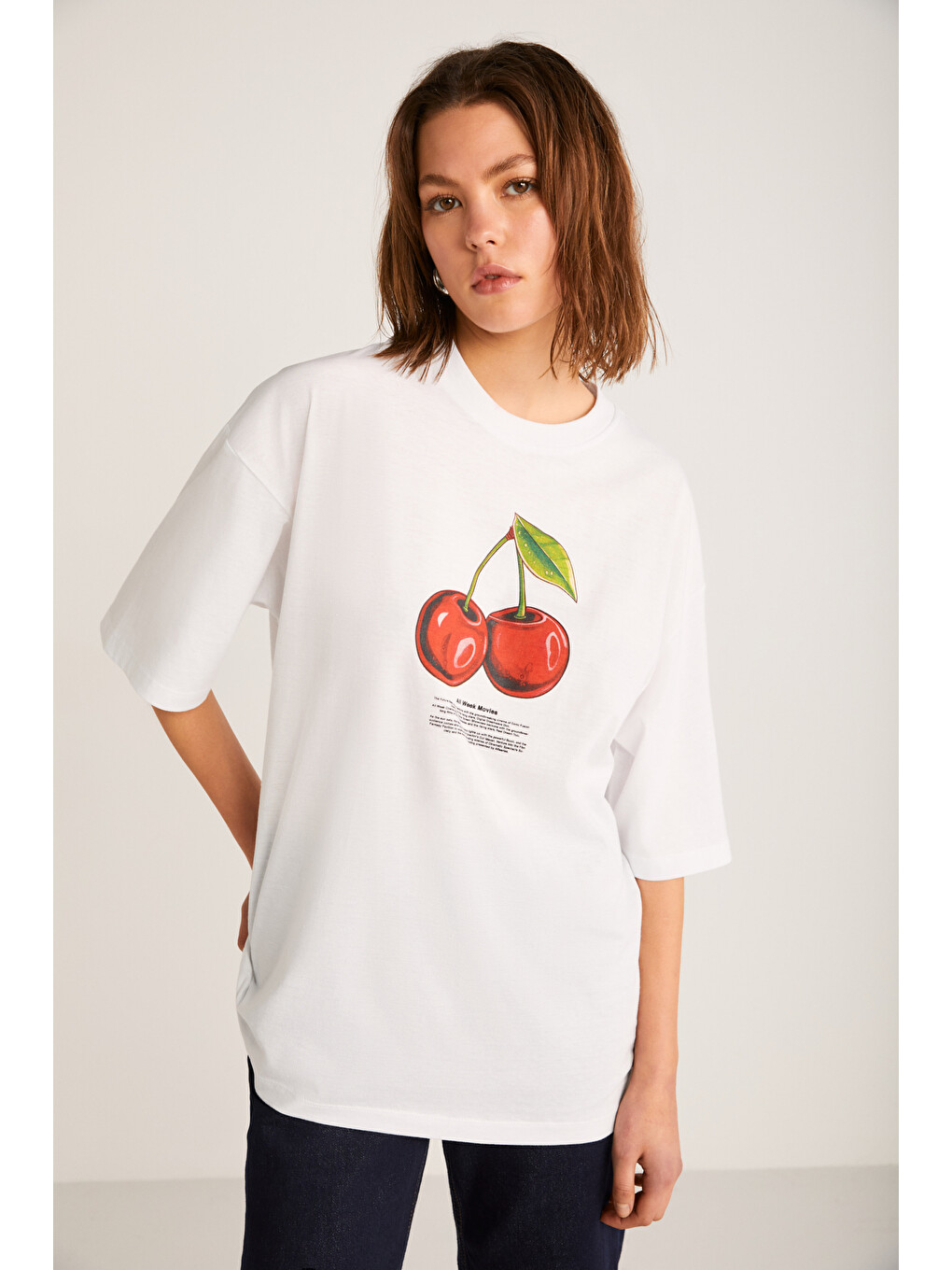 Beyaz ODALYS Kadın %100 Organik Pamuklu Oversize Fit Bol Kesim Kiraz Baskılı Bisiklet Yaka BEYAZ T-Shirt