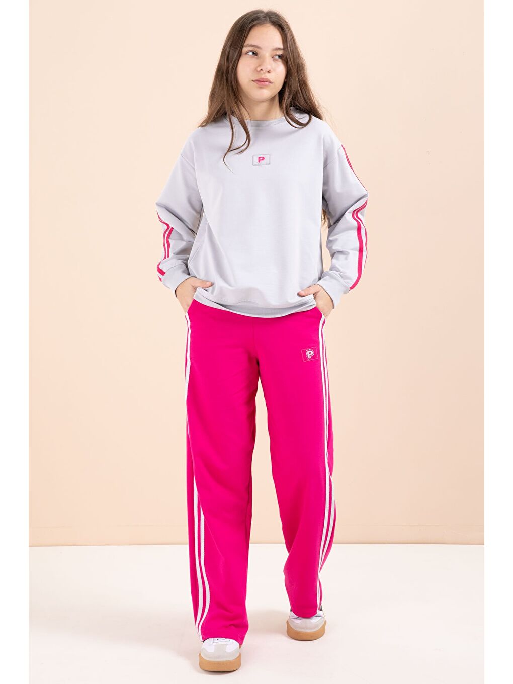 Fuşya Şerit Detaylı Geniş Paça Nakışlı Kız Oversize Eşofman Takımı 23457-2