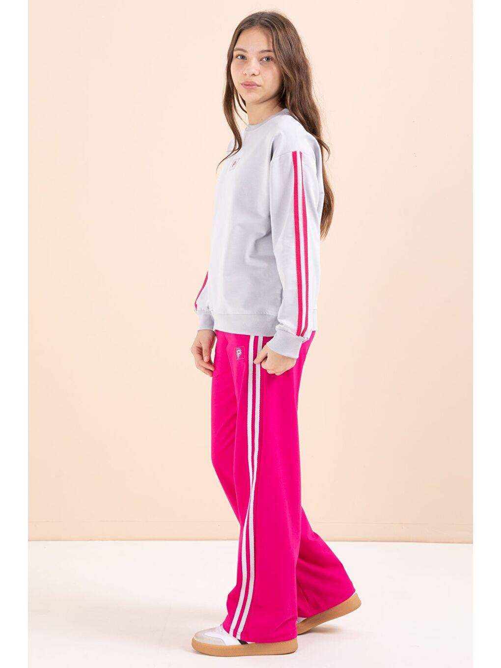 Fuşya Şerit Detaylı Geniş Paça Nakışlı Kız Oversize Eşofman Takımı 23457-3