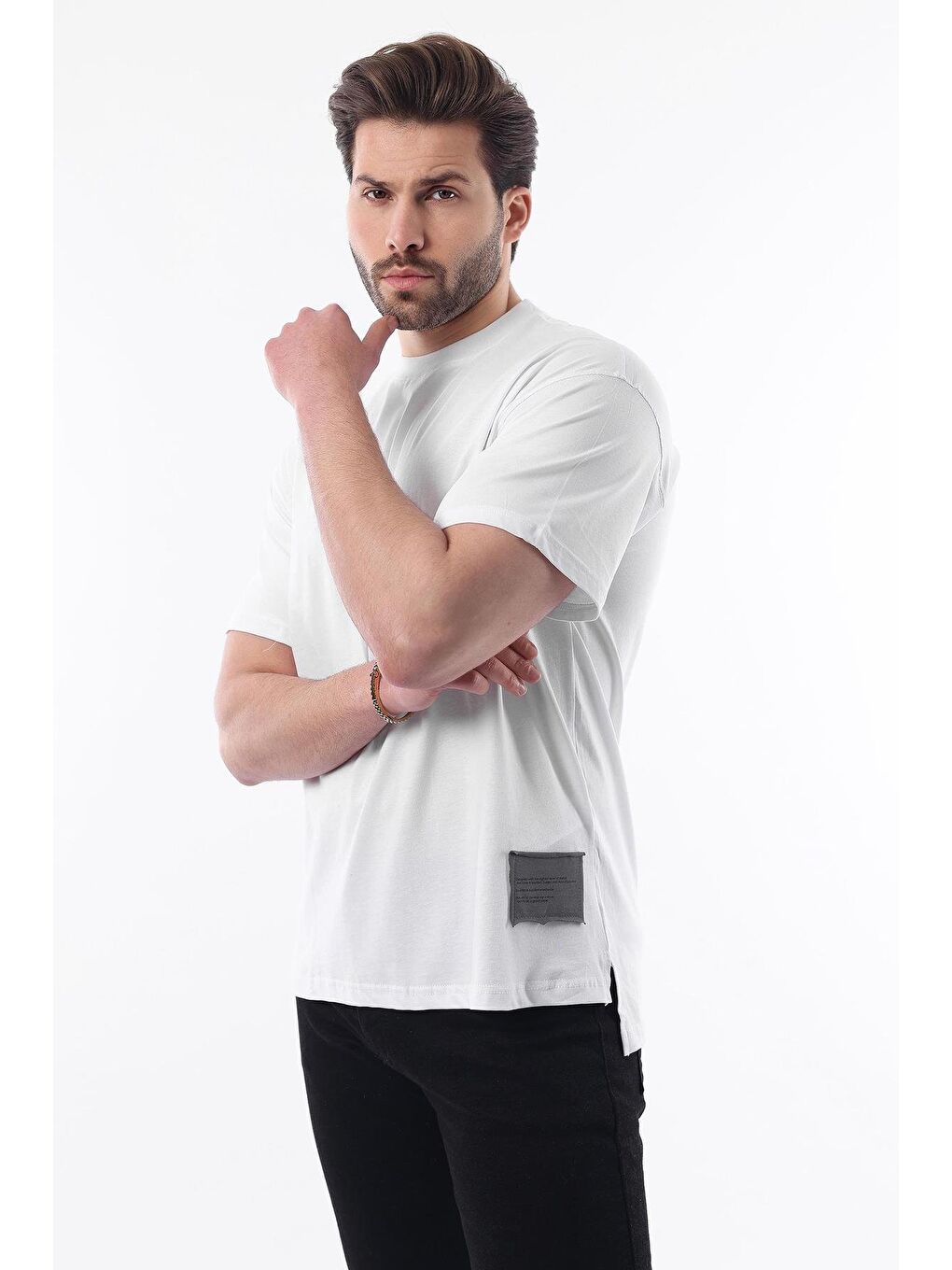 Beyaz Bisiklet Yaka Pamuklu Arma Deyatlı Overfit %100 Pamuk Tişört 7019-1