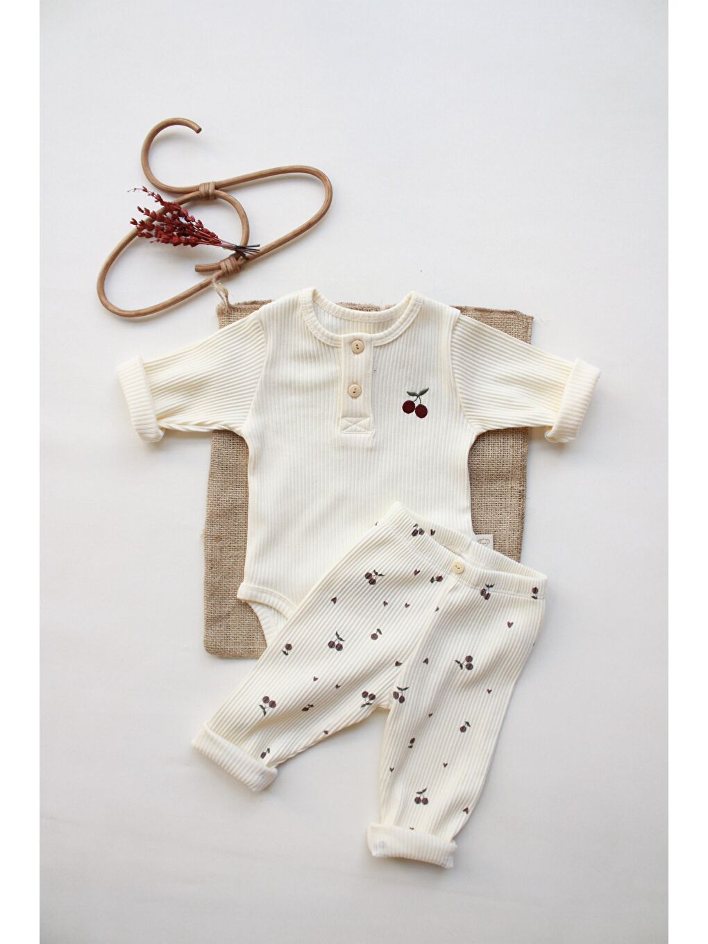 Ekru Kiraz Nakışlı Mona Serisi Uzun Kollu Body Tayt Set