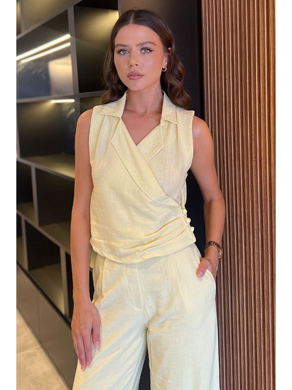 Sarı Kruvaze Yaka Keten Yelek Pantolon İkili Takım-2