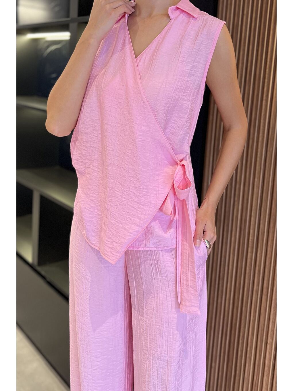 Pembe Kadın Kruvaze Yaka Bağlama Detaylı Bluz Pantolon İkili Takım-3