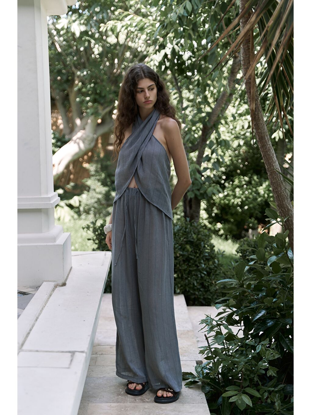 Gri Cadhas Boyundan Bağlamalı Füme Crop Pantolon Takım