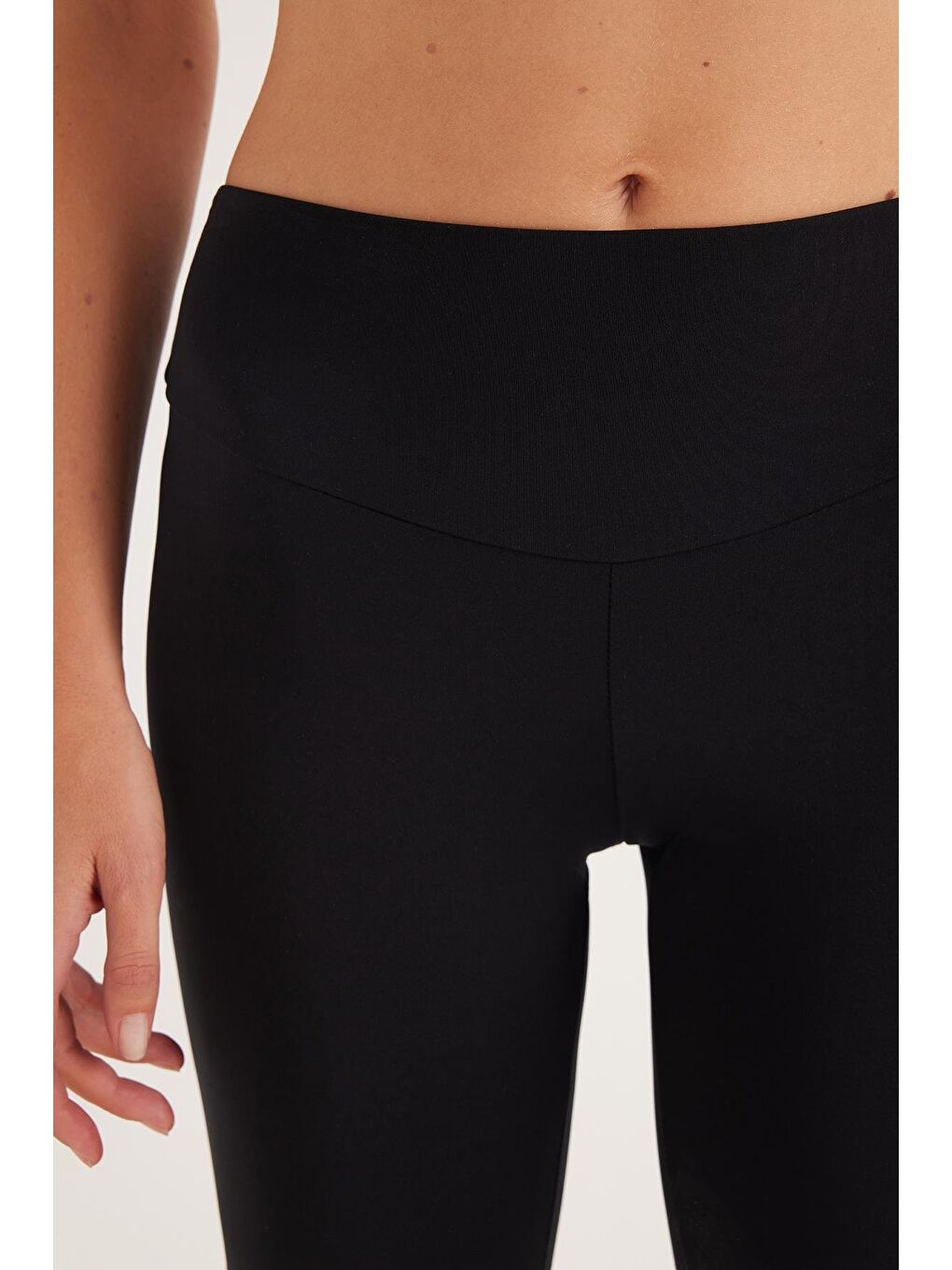 Kadın Süper Slim Beli Lastikli İnterlok Standart Boy Normal Siyah Tayt-2