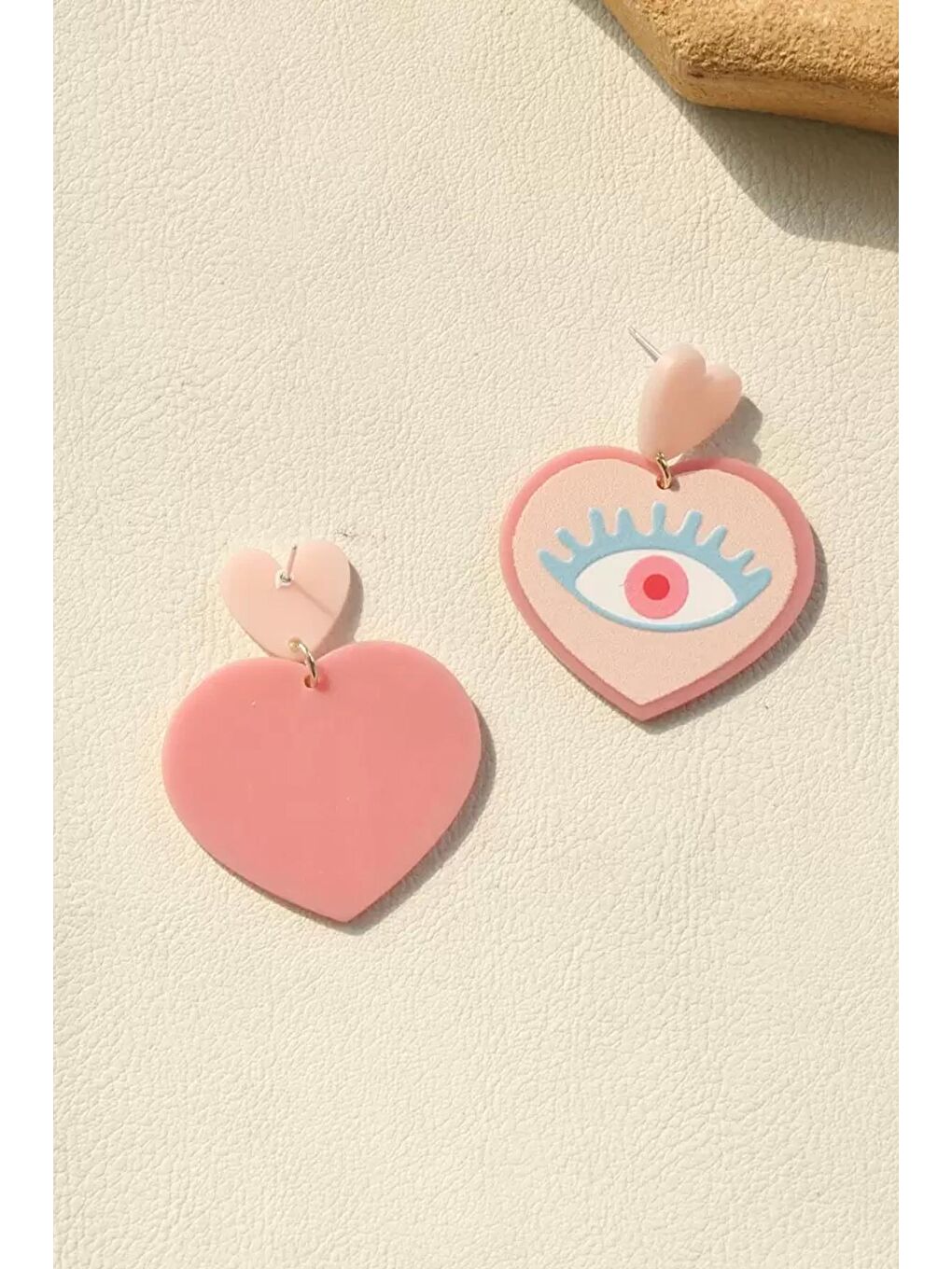 Tatlı Pembe Göz Detaylı Asetat Küpe-5