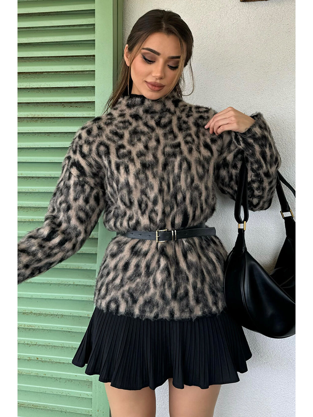 Siyah Kadın Leopar Desenli Sakallı Triko Kazak