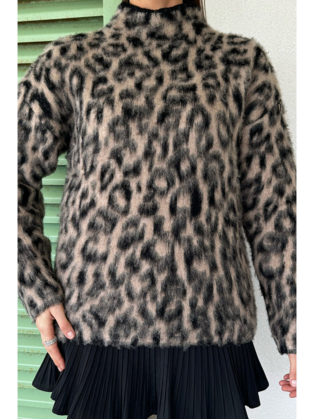 Siyah Kadın Leopar Desenli Sakallı Triko Kazak-2