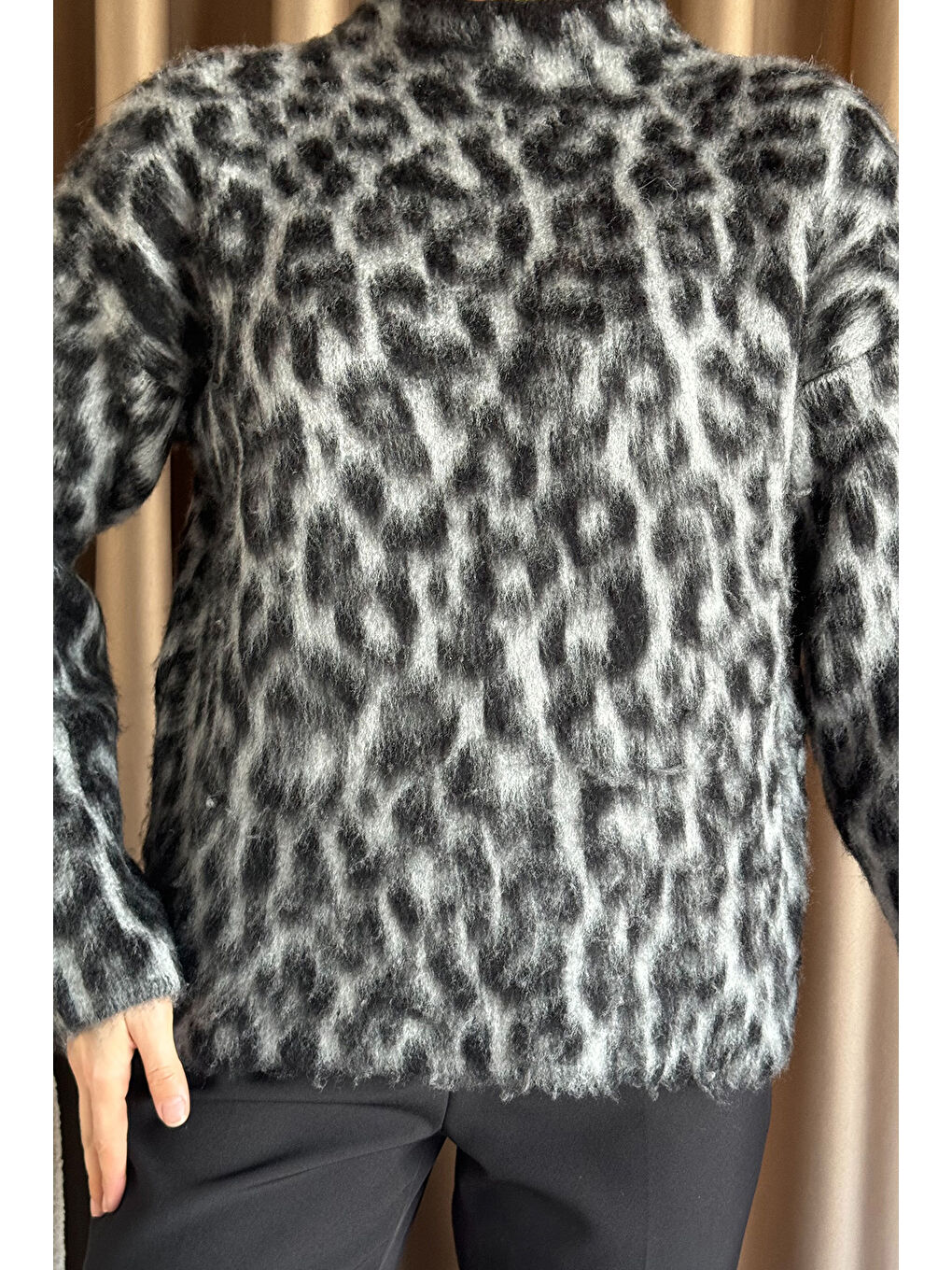 Siyah Kadın Leopar Desenli Sakallı Triko Kazak-2