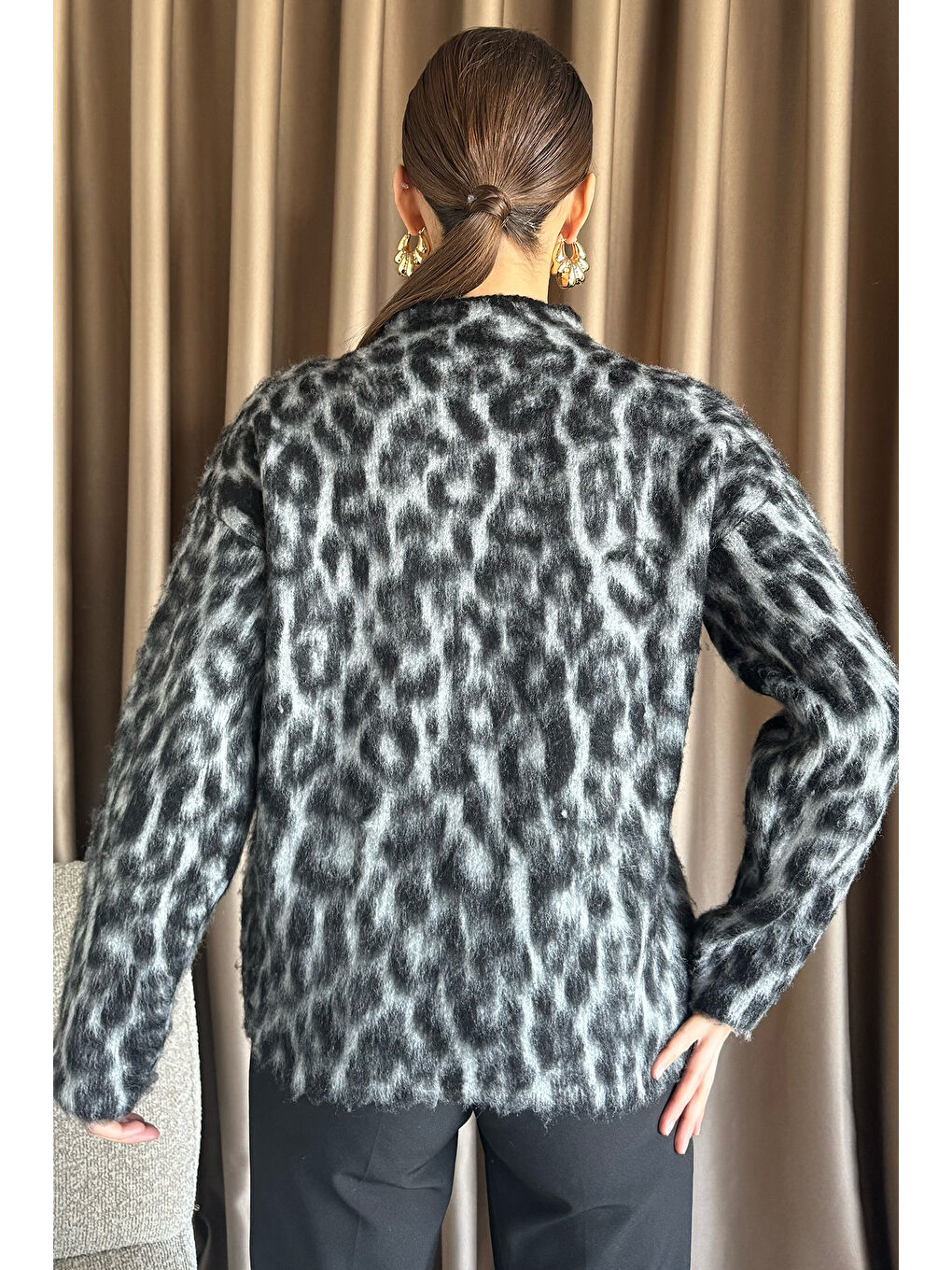 Siyah Kadın Leopar Desenli Sakallı Triko Kazak-3
