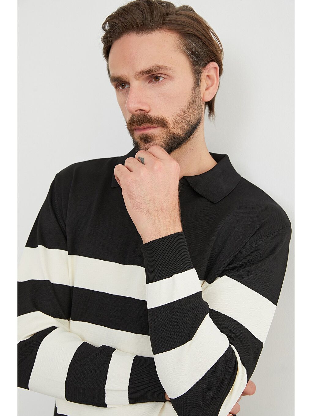 Siyah Çizgili Yarım Fermuarlı Polo Yaka Triko Kazak-1