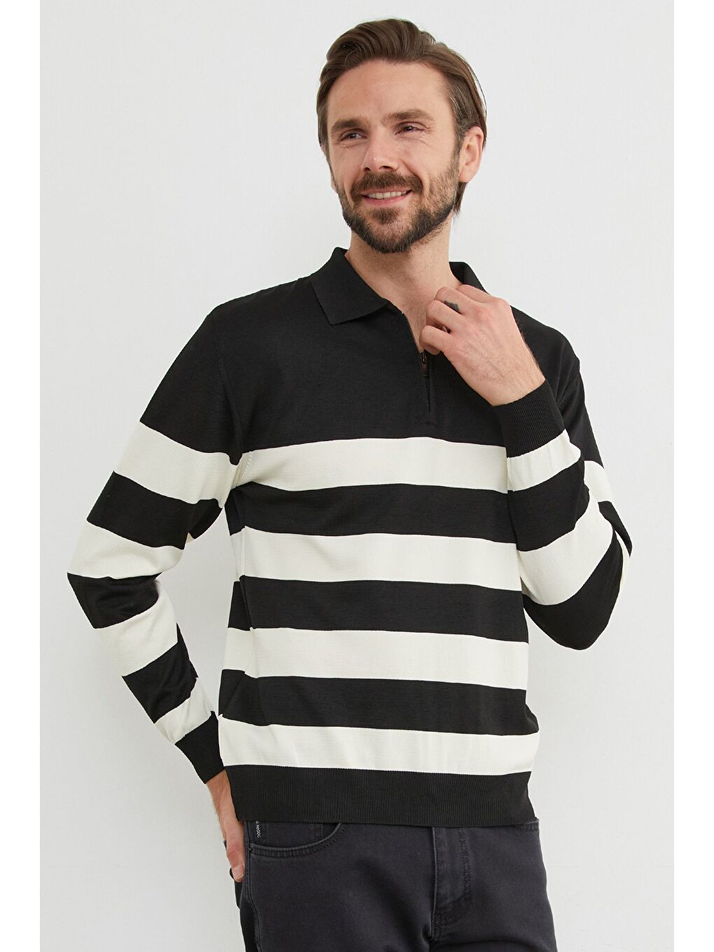 Siyah Çizgili Yarım Fermuarlı Polo Yaka Triko Kazak