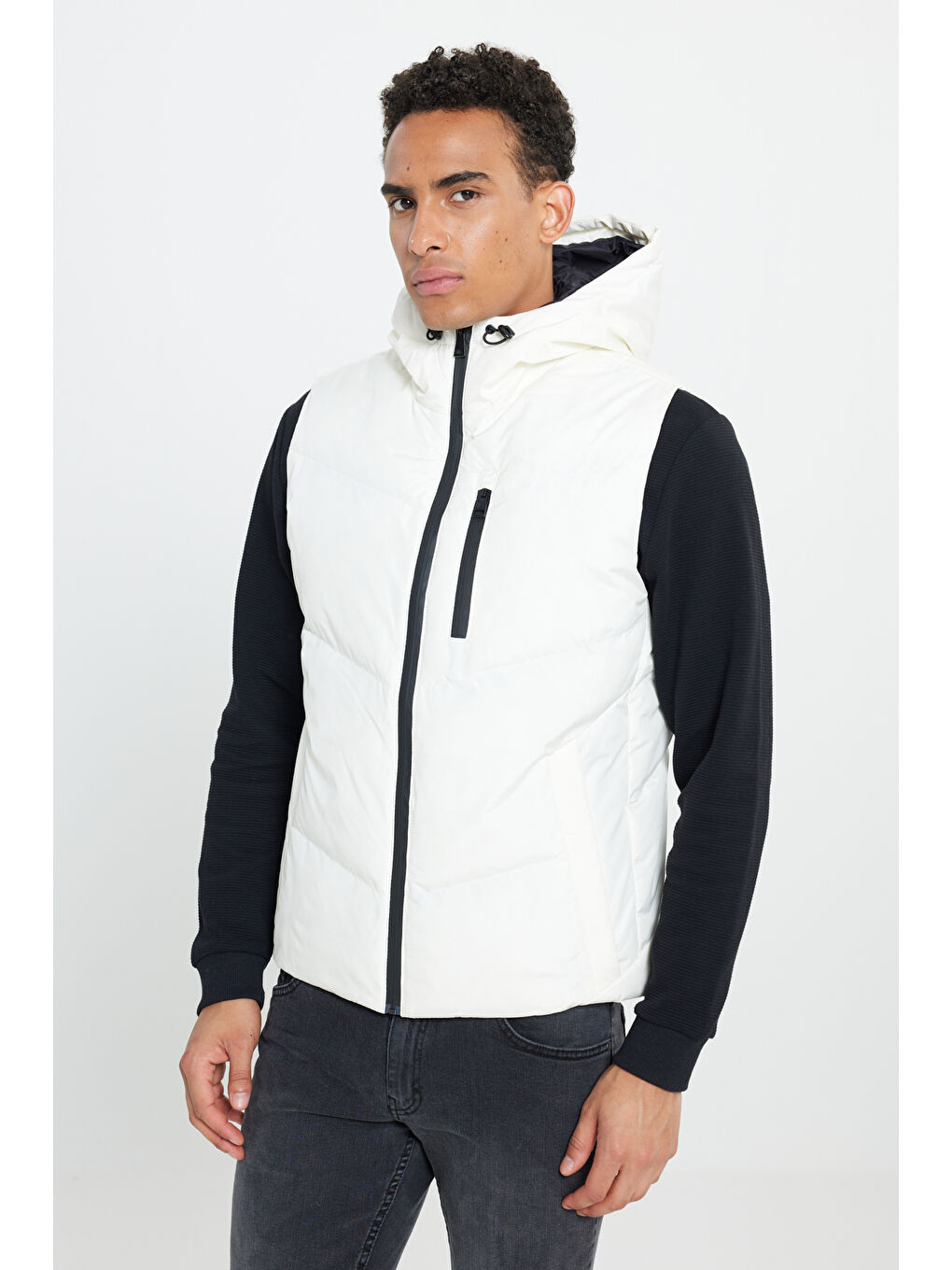 Erkek Ekru Standart Fit Normal Kesim Kapüşonlu Yelek